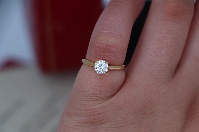 Bague de fiançailles Cartier 1895 en or jaune 18 carats, 0,72 ct, diamant rond D VS1