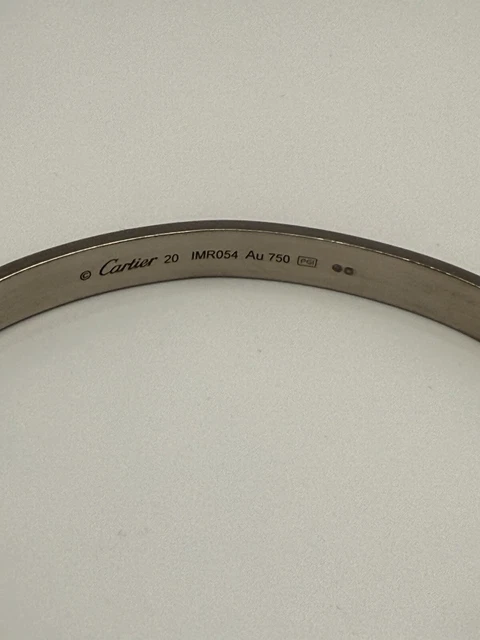 Bracelet manchette Love Cartier en or blanc 18 carats