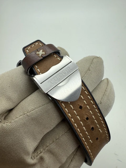 Montre Tudor Black Bay P01 automatique en acier inoxydable 42 mm avec bracelet en cuir (réf. 70150 B+P), année 2020