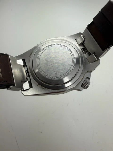 Montre Tudor Black Bay P01 automatique en acier inoxydable 42 mm avec bracelet en cuir (réf. 70150 B+P), année 2020