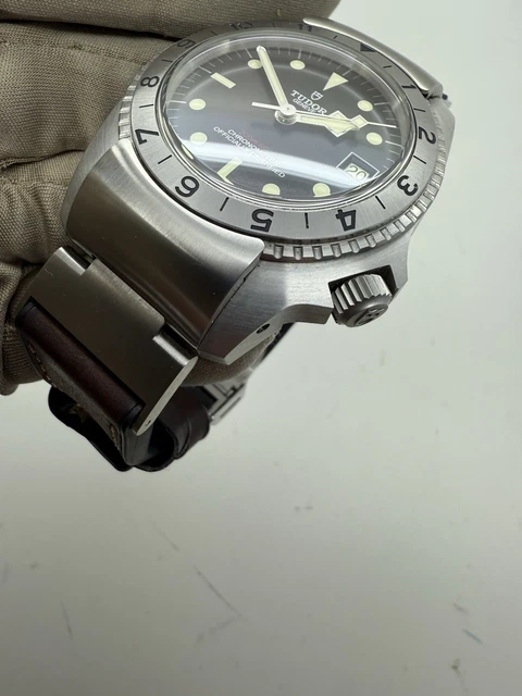 Montre Tudor Black Bay P01 automatique en acier inoxydable 42 mm avec bracelet en cuir (réf. 70150 B+P), année 2020