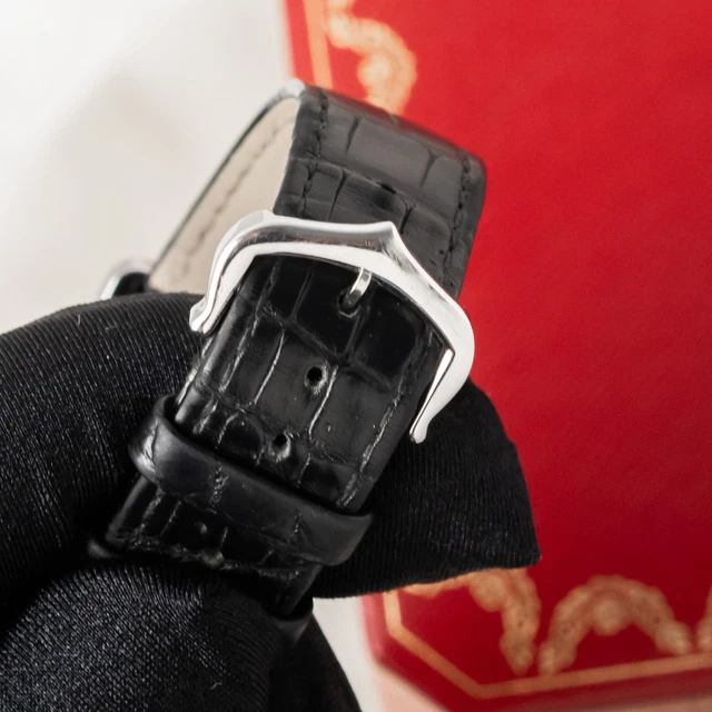 Montre Cartier Tank Must Large WSTA0072 à quartz, cadran noir, bracelet cuir 22 mm, ensemble complet