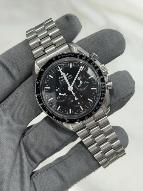 Omega Speedmaster Moonwatch 42 mm, cadran noir, saphir, 2023, référence 310.30.42.50.01.002