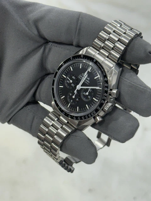 Omega Speedmaster Moonwatch 42 mm, cadran noir, saphir, 2023, référence 310.30.42.50.01.002