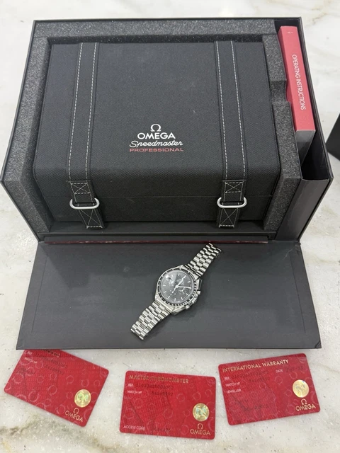 Omega Speedmaster Moonwatch 42 mm, cadran noir, saphir, 2023, référence 310.30.42.50.01.002