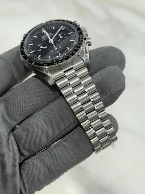Omega Speedmaster Moonwatch 42 mm, cadran noir, saphir, 2023, référence 310.30.42.50.01.002