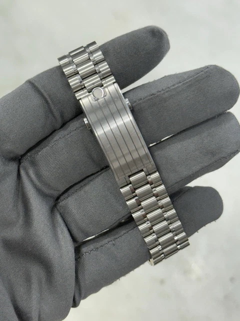 Omega Speedmaster Moonwatch 42 mm, cadran noir, saphir, 2023, référence 310.30.42.50.01.002