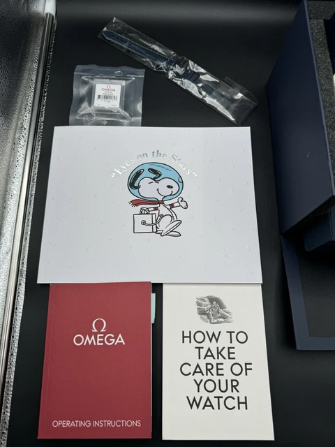 OMEGA Speedmaster 2025 « Silver Snoopy Award » 50e montre 310.32.42.50.02.001