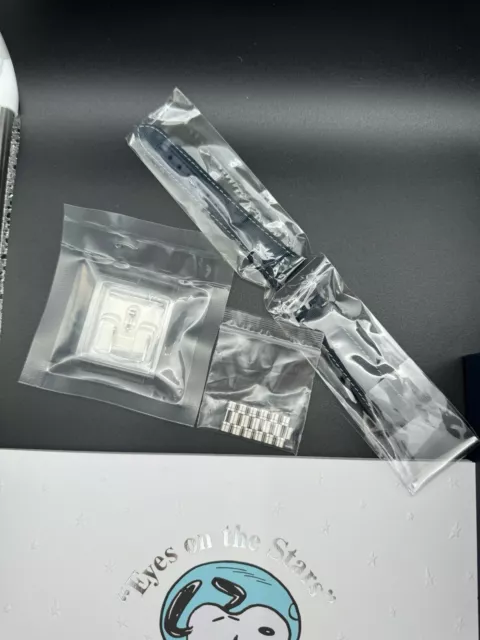 OMEGA Speedmaster 2025 « Silver Snoopy Award » 50e montre 310.32.42.50.02.001