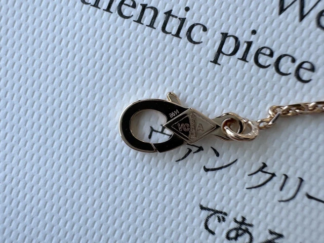 AUTHENTIC-Van-Cleef-Arpels-2016-Holiday-Pendant-Onyx-22.webp AUTHENTIQUE Pendentif Holiday Van Cleef Arpels 2016 Onyx Diamants Or Rose 18 carats