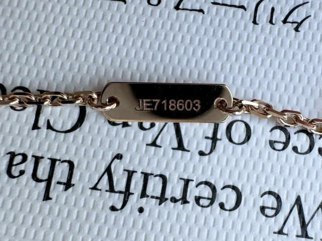 AUTHENTIC-Van-Cleef-Arpels-2016-Holiday-Pendant-Onyx-23.webp AUTHENTIQUE Pendentif Holiday Van Cleef Arpels 2016 Onyx Diamants Or Rose 18 carats