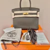 Authentic-New-Hermes-Birkin-30-Etain-Gold-Ghw Authentique et neuf, le sac Birkin 30 Hermès couleur Étain doré avec finitions dorées, en cuir Clémence.