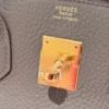 Authentic-New-Hermes-Birkin-30-Etain-Gold-Ghw (15) Authentique et neuf, le sac Birkin 30 Hermès couleur Étain doré avec finitions dorées, en cuir Clémence.