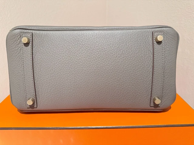 Authentic-New-Hermes-Birkin-30-Etain-Gold-Ghw (5) Authentique et neuf, le sac Birkin 30 Hermès couleur Étain doré avec finitions dorées, en cuir Clémence.