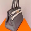 Authentic-New-Hermes-Birkin-30-Etain-Gold-Ghw (7) Authentique et neuf, le sac Birkin 30 Hermès couleur Étain doré avec finitions dorées, en cuir Clémence.