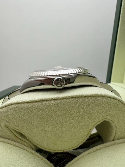 Authentic-Pre-Owned-Rolex-DateJust-36-Diamond-Dial-116234-4.webp Authentique Rolex DateJust 36 d'occasion avec cadran diamant 116234, excellent état