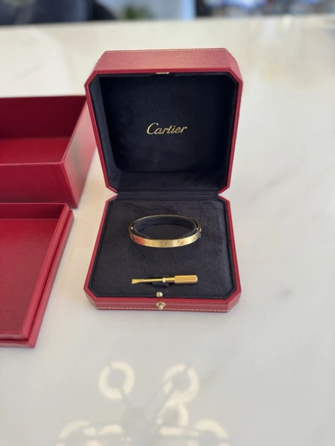 Cartier-Love-Bracelet-18k-Yellow-Gold.webp Bracelet Love Cartier en or jaune 18 carats
