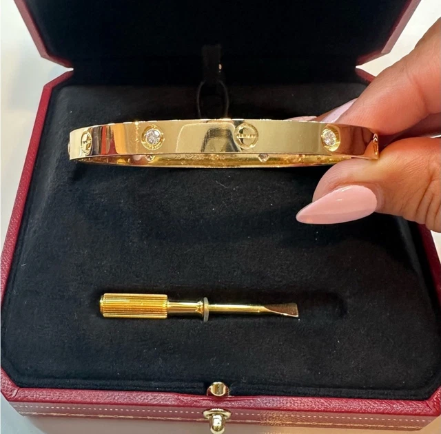 Cartier-Love-Bracelet-4-Diamonds-18k-Yellow-Size-5.webp Bracelet Cartier Love 4 diamants 18 carats jaune taille 20 cm