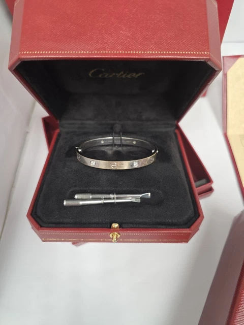 Bracelet Cartier Love Modèle Classique 4 Diamants Or Blanc Taille 17
