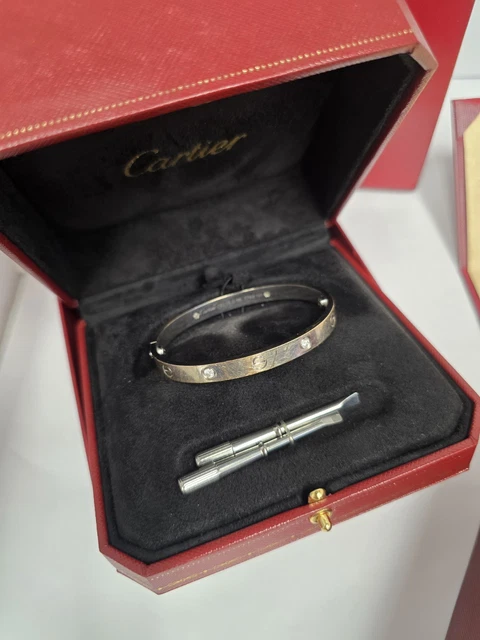 Bracelet Cartier Love Modèle Classique 4 Diamants Or Blanc Taille 17