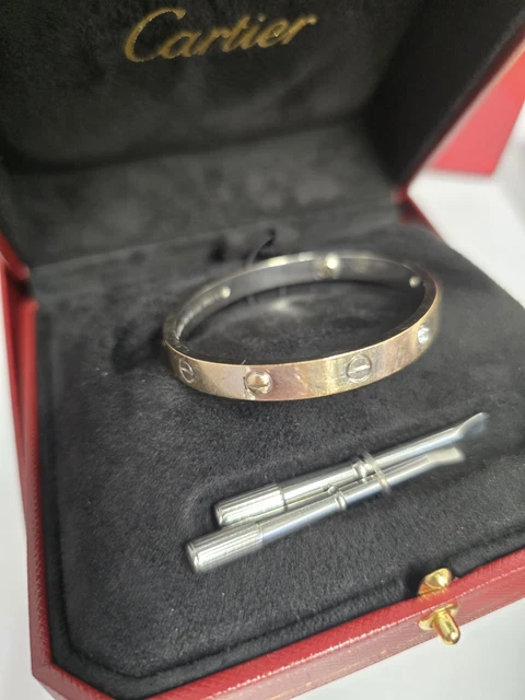 Bracelet Cartier Love Modèle Classique 4 Diamants Or Blanc Taille 17