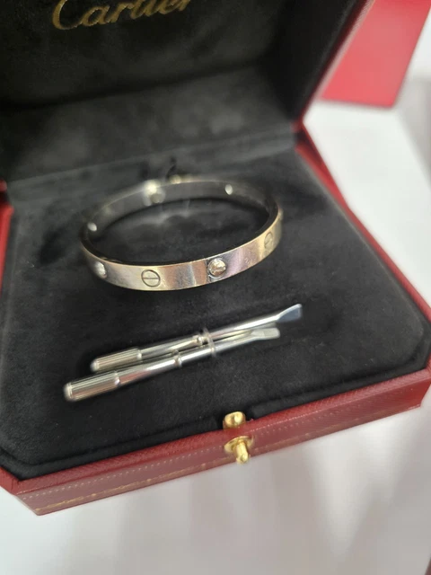 Bracelet Cartier Love Modèle Classique 4 Diamants Or Blanc Taille 17