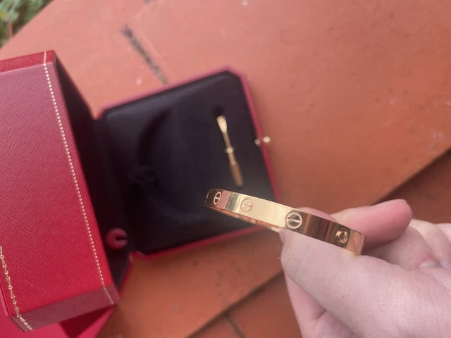 Bracelet Cartier Love Original en or rose, taille 17, boîte et papiers, 2025