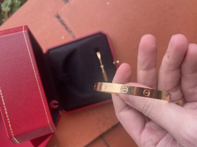 Bracelet Cartier Love Original en or rose, taille 17, boîte et papiers, 2025