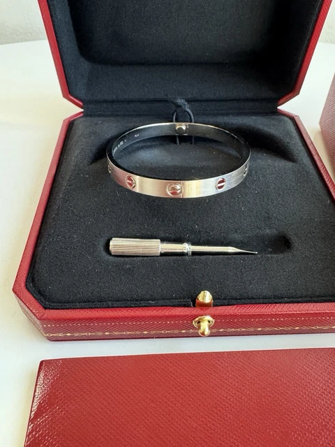 Bracelet Cartier Love, taille 18, or blanc brossé 18 carats, état neuf