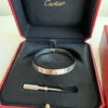 Bracelet Cartier Love, taille 18, or blanc brossé 18 carats, état neuf