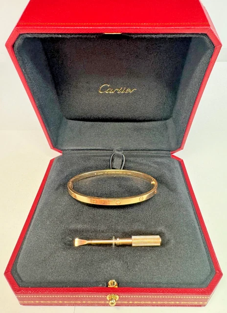 Bracelet Cartier Love en or rose, modèle moyen, avec boîte et documents d'origine.