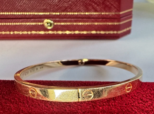 Bracelet Cartier Love en or rose, modèle moyen, avec boîte et documents d'origine.