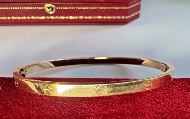 Bracelet Cartier Love en or rose, modèle moyen, avec boîte et documents d'origine.