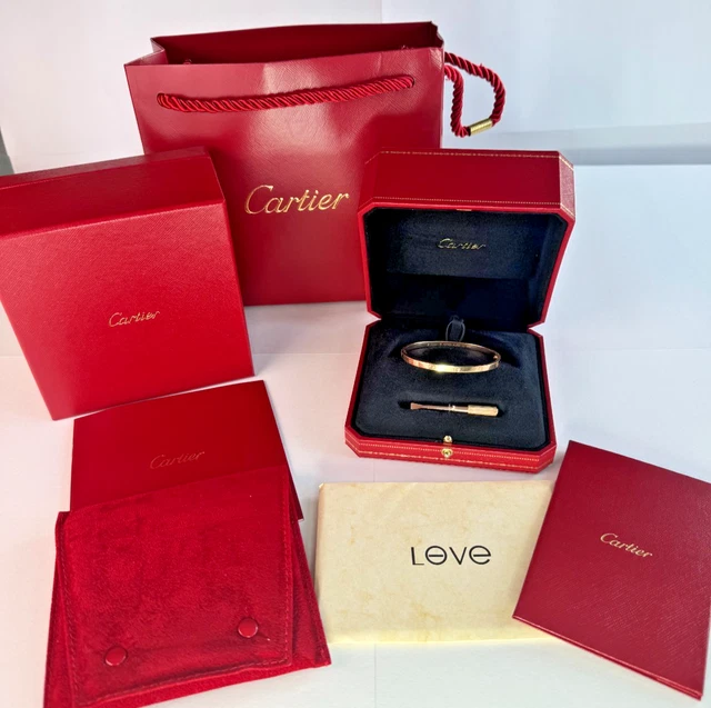 Bracelet Cartier Love en or rose, modèle moyen, avec boîte et documents d'origine.