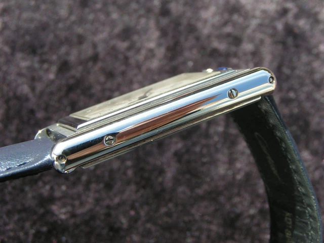 Test de la Cartier Tank Basculante XL 26 mm en acier 2522 (09/2025)