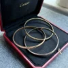 Bracelet jonc Cartier Trinity Tricolore en or 18 carats, modèle classique