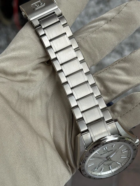 GRAND SEIKO 9R SPRING DRIVE SBGE285 titane 41 mm 2025