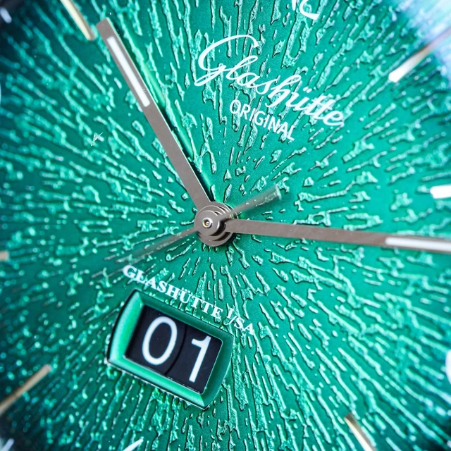 Glashütte Original Sixties Panorama Date Cadran Vert 42mm Réf. 2-39-47-04-02-04
