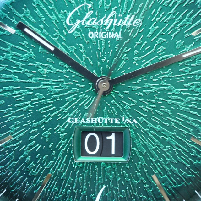 Glashütte Original Sixties Panorama Date Cadran Vert 42mm Réf. 2-39-47-04-02-04
