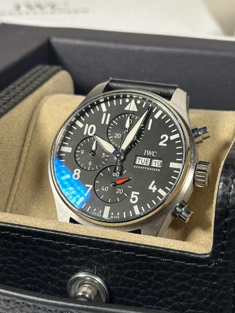 Montre d'aviateur chronographe IWC, cadran noir 43 mm