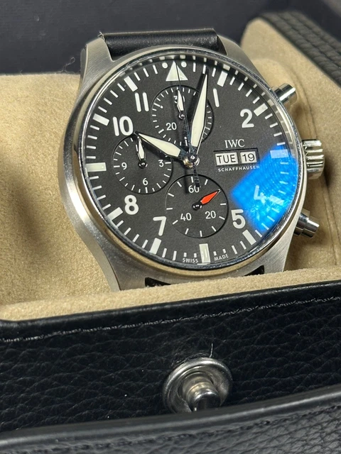 Montre d'aviateur chronographe IWC, cadran noir 43 mm