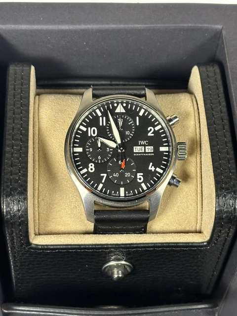 Montre d'aviateur chronographe IWC, cadran noir 43 mm