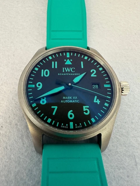 NOUVEAU 2025 IWC Schaffhausen Pilot Mark XX Mercedes-AMG Petronas F1 40MM (IW328210)