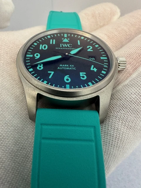 NOUVEAU 2025 IWC Schaffhausen Pilot Mark XX Mercedes-AMG Petronas F1 40MM (IW328210)