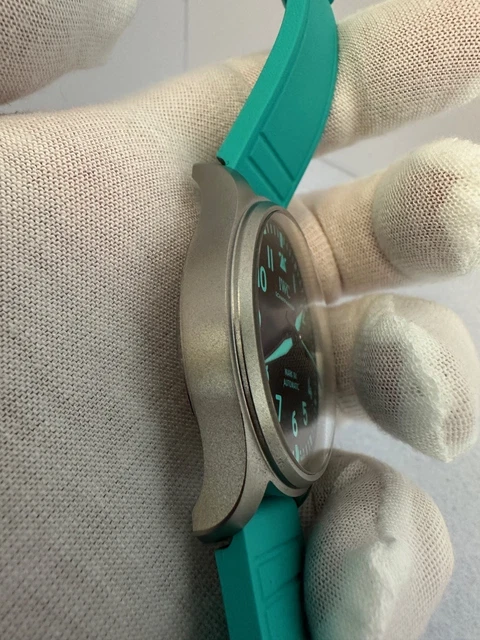 NOUVEAU 2025 IWC Schaffhausen Pilot Mark XX Mercedes-AMG Petronas F1 40MM (IW328210)