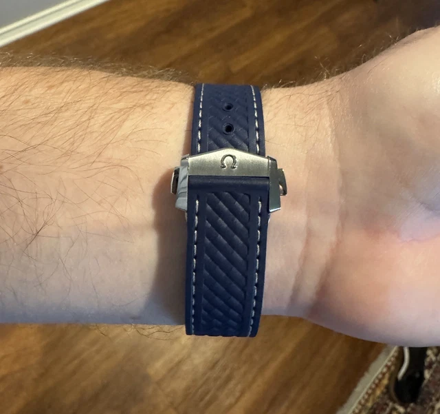 Montre OMEGA Seamaster Aqua Terra 150M 220.12.41.21.03.007 à cadran bleu