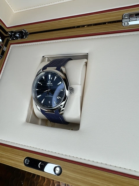 Montre OMEGA Seamaster Aqua Terra 150M 220.12.41.21.03.007 à cadran bleu