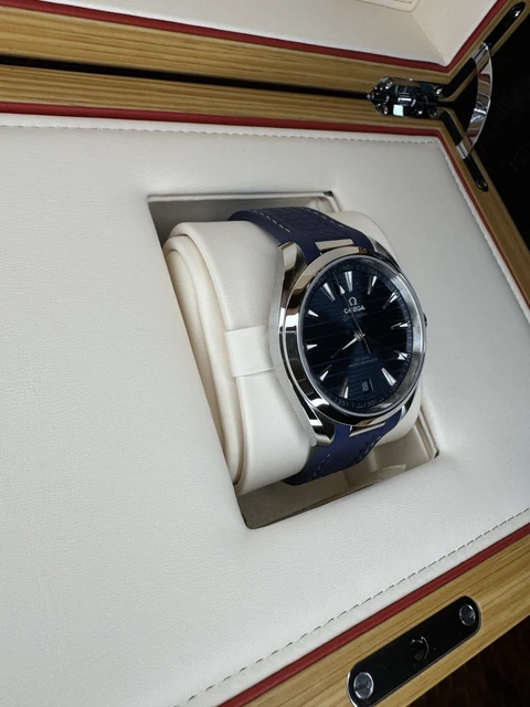 Montre OMEGA Seamaster Aqua Terra 150M 220.12.41.21.03.007 à cadran bleu