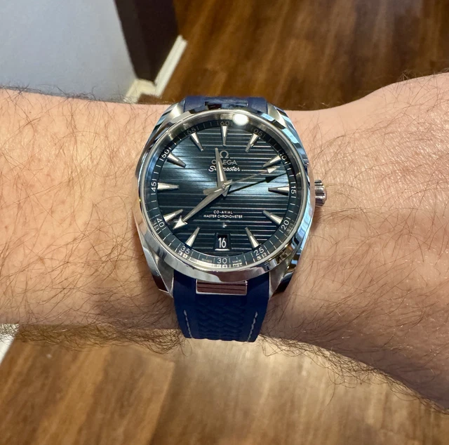 Montre OMEGA Seamaster Aqua Terra 150M 220.12.41.21.03.007 à cadran bleu