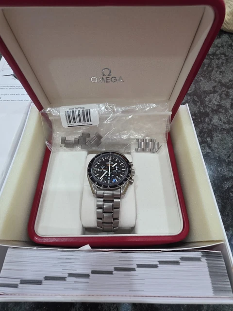 Chronographe automatique Omega Speedmaster HB-SIA GMT d'occasion. Bon état.